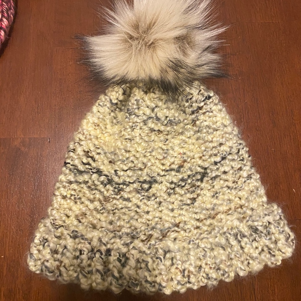 Beanie with pom